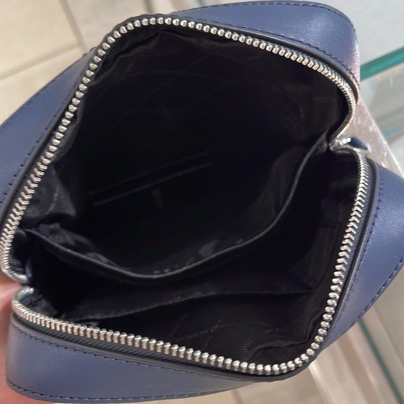 Michael Kors Cooper Flight Crossbody Bag
Navy 
NWT - Picture 11 of 16